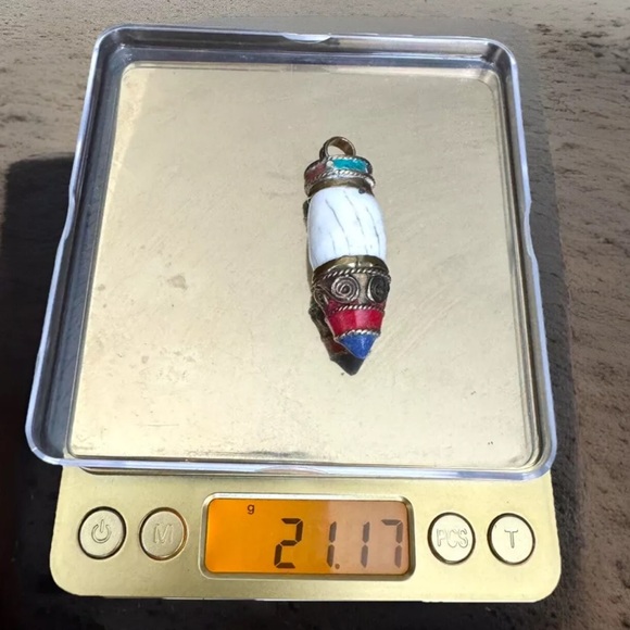 Vintage & unique ethnic tibetan yak bone amulet handmade pendant bullet shape 2” - Picture 8 of 8